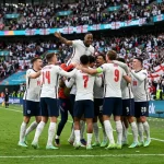 L'équipe nationale d'Angleterre célébrant lors d'un match de qualification pour la Coupe du Monde 2026