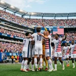 L'équipe nationale des États-Unis célébrant lors d'un match de préparation pour la Coupe du Monde 2026